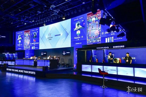 的锋线球员 的锋线球员